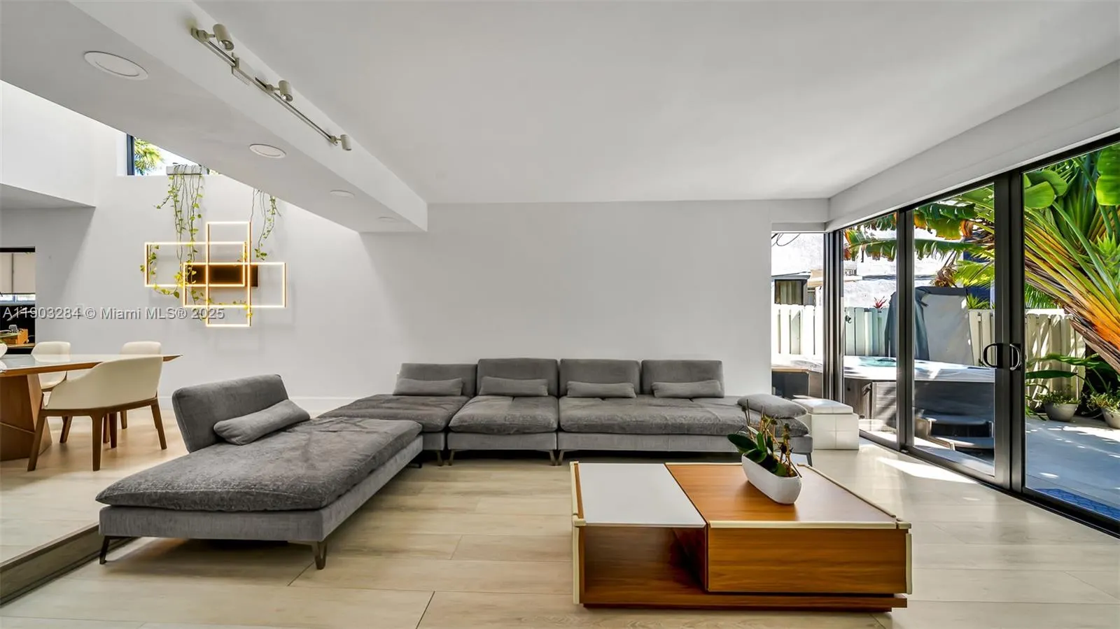 300 Poinciana Dr, #702