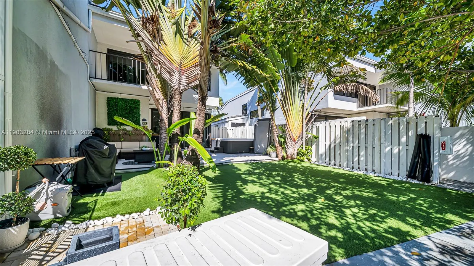 300 Poinciana Dr, #702