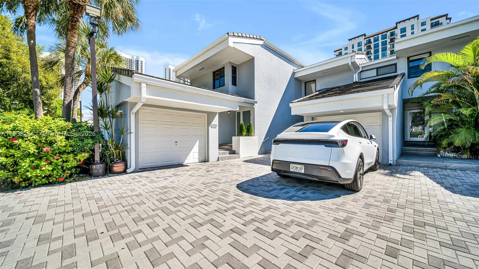 300 Poinciana Dr, #702