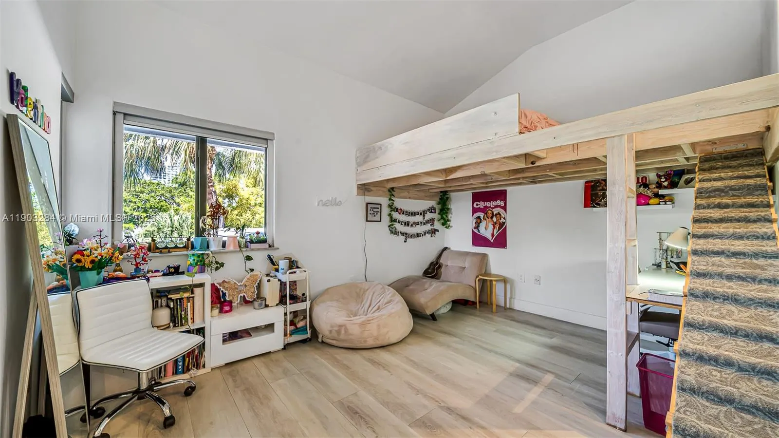 300 Poinciana Dr, #702