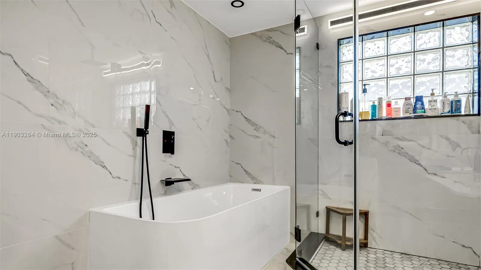 300 Poinciana Dr, #702