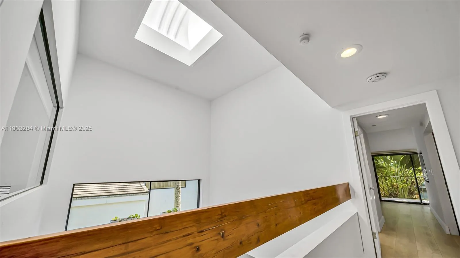 300 Poinciana Dr, #702