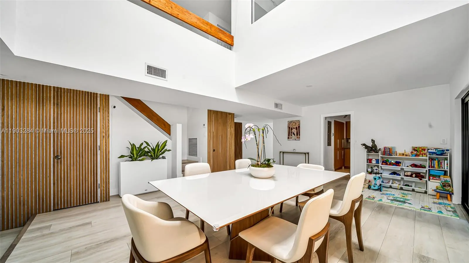 300 Poinciana Dr, #702