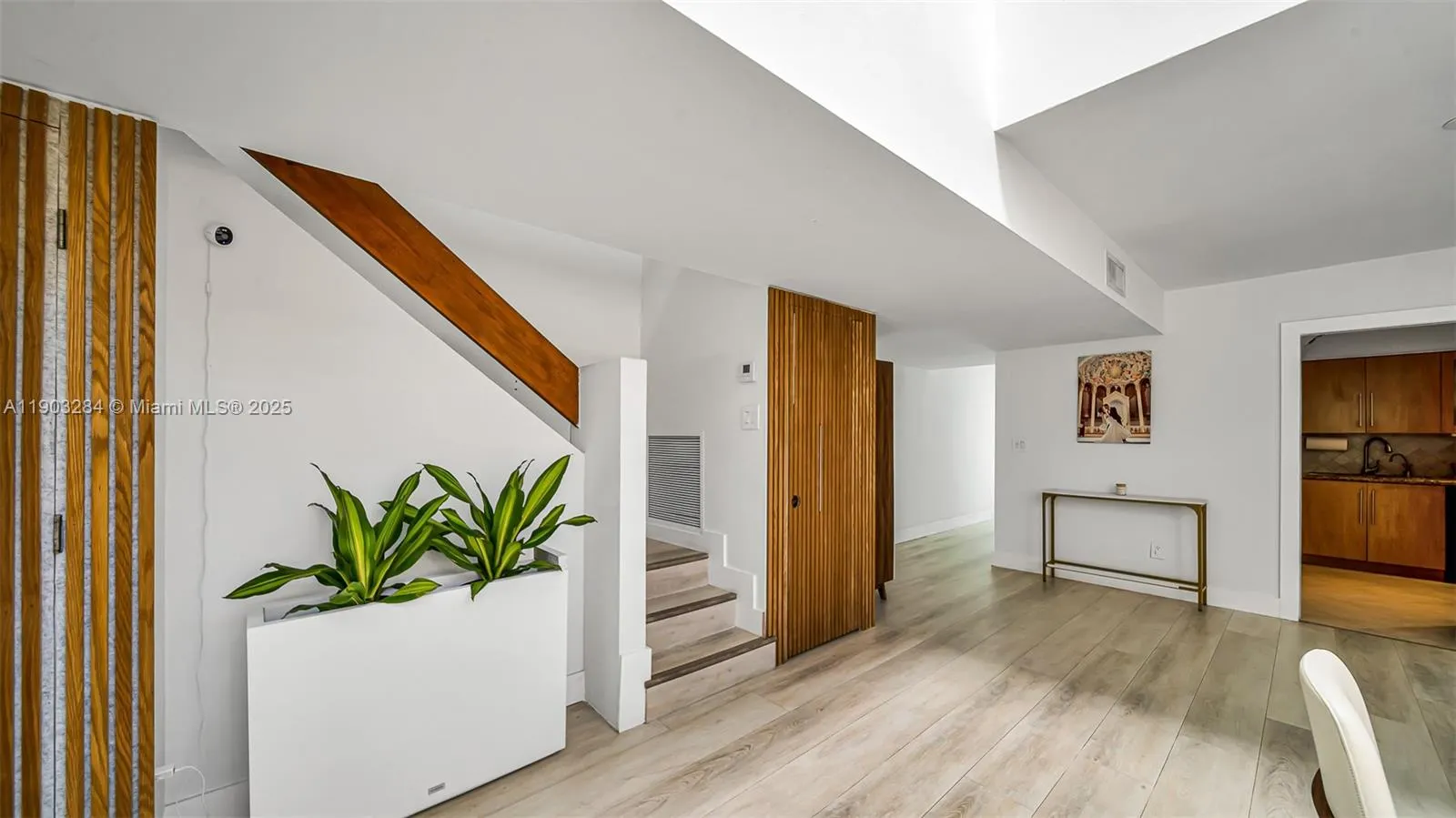 300 Poinciana Dr, #702