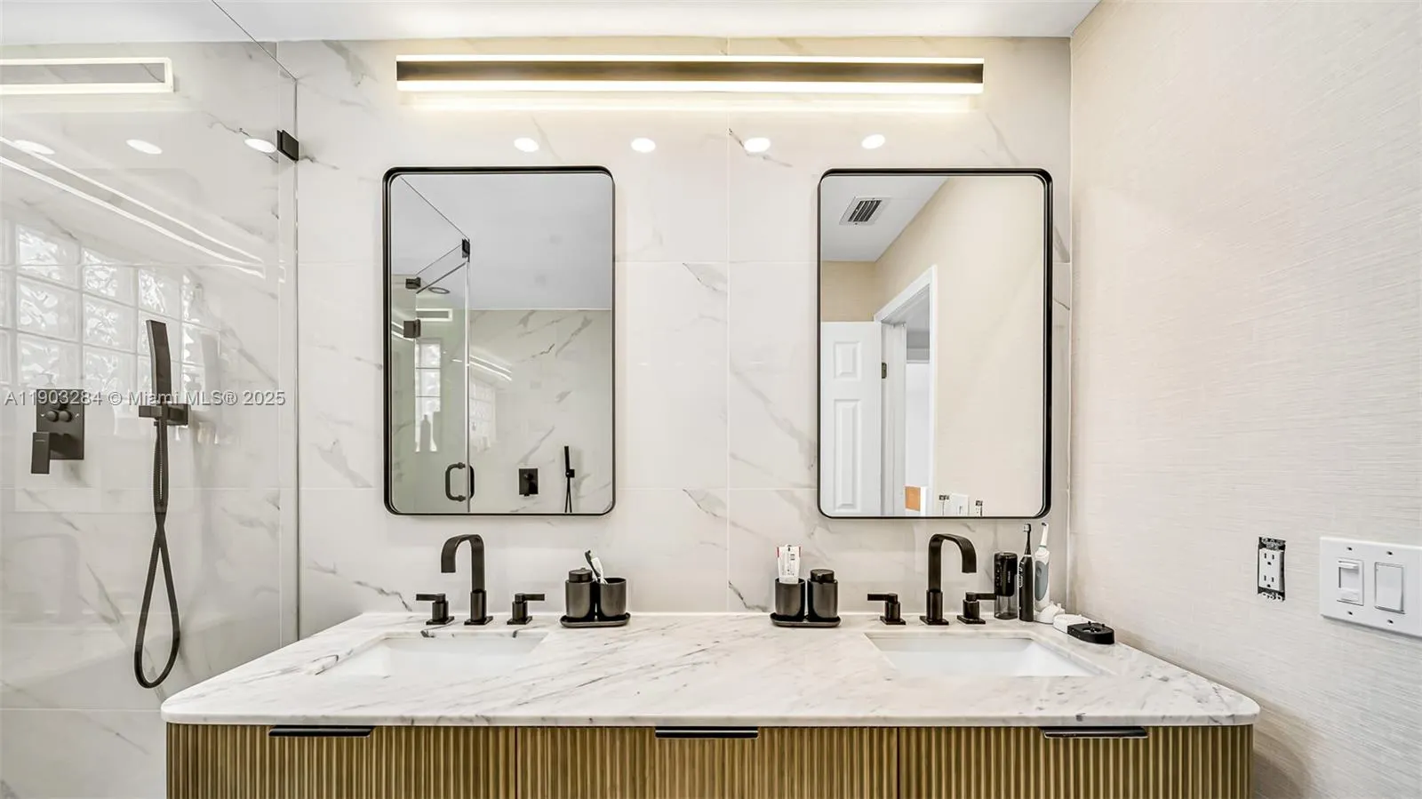 300 Poinciana Dr, #702