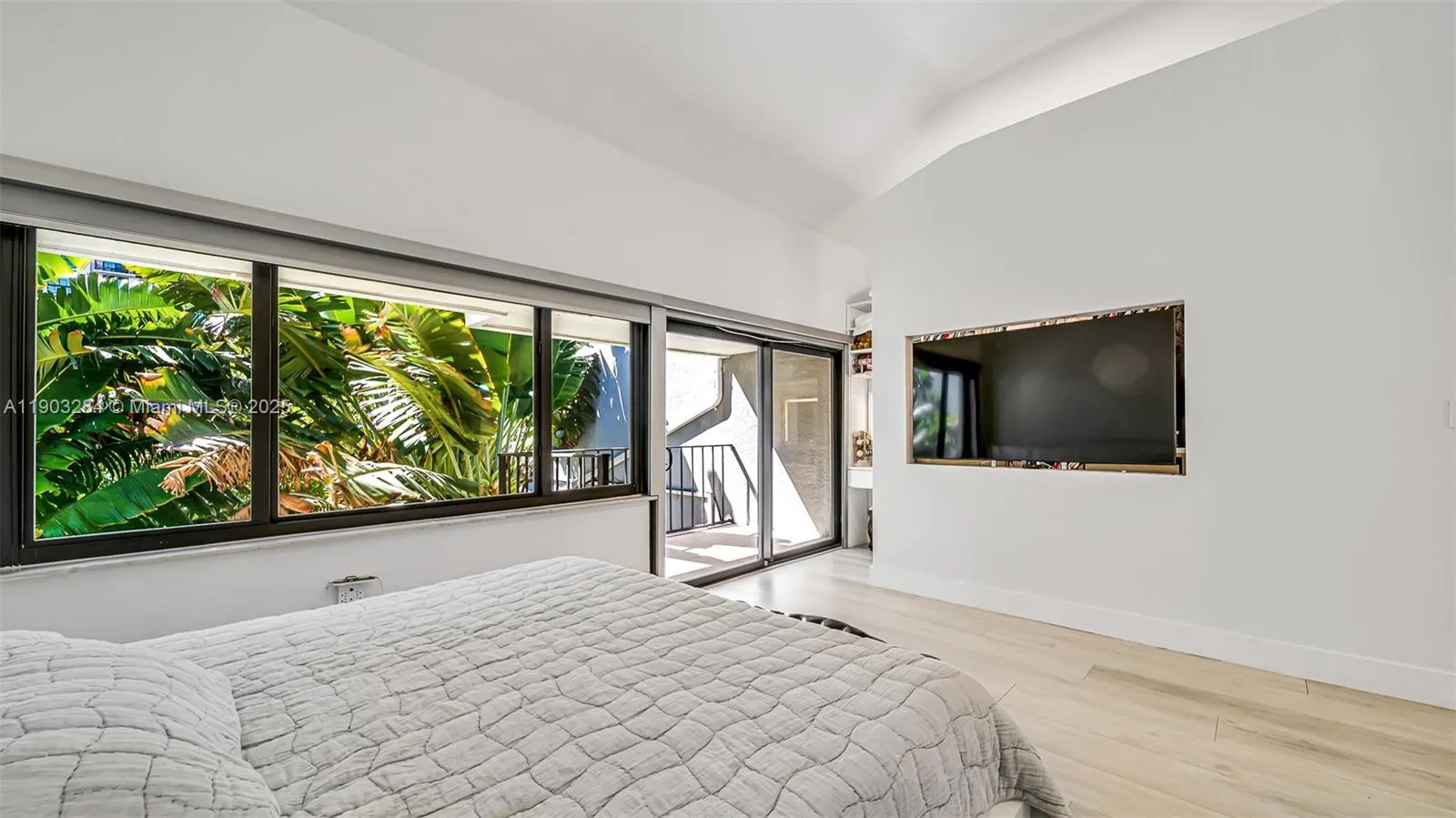 300 Poinciana Dr, #702