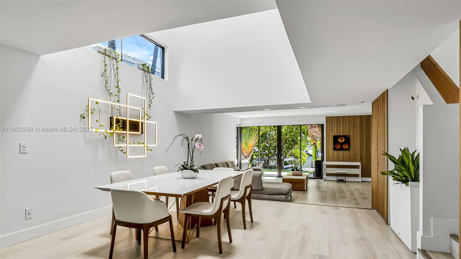 300 Poinciana Dr, #702