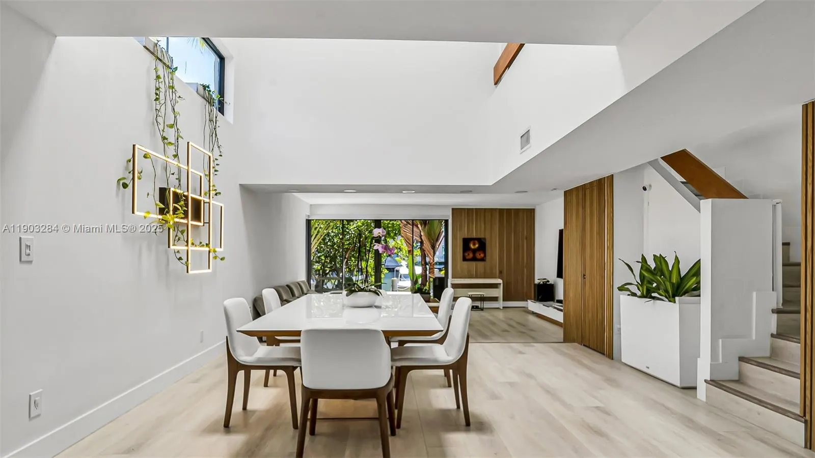 300 Poinciana Dr, #702