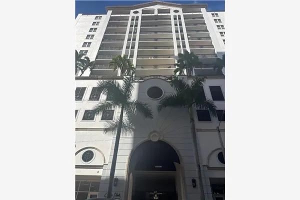 357 Almeria Ave, #906