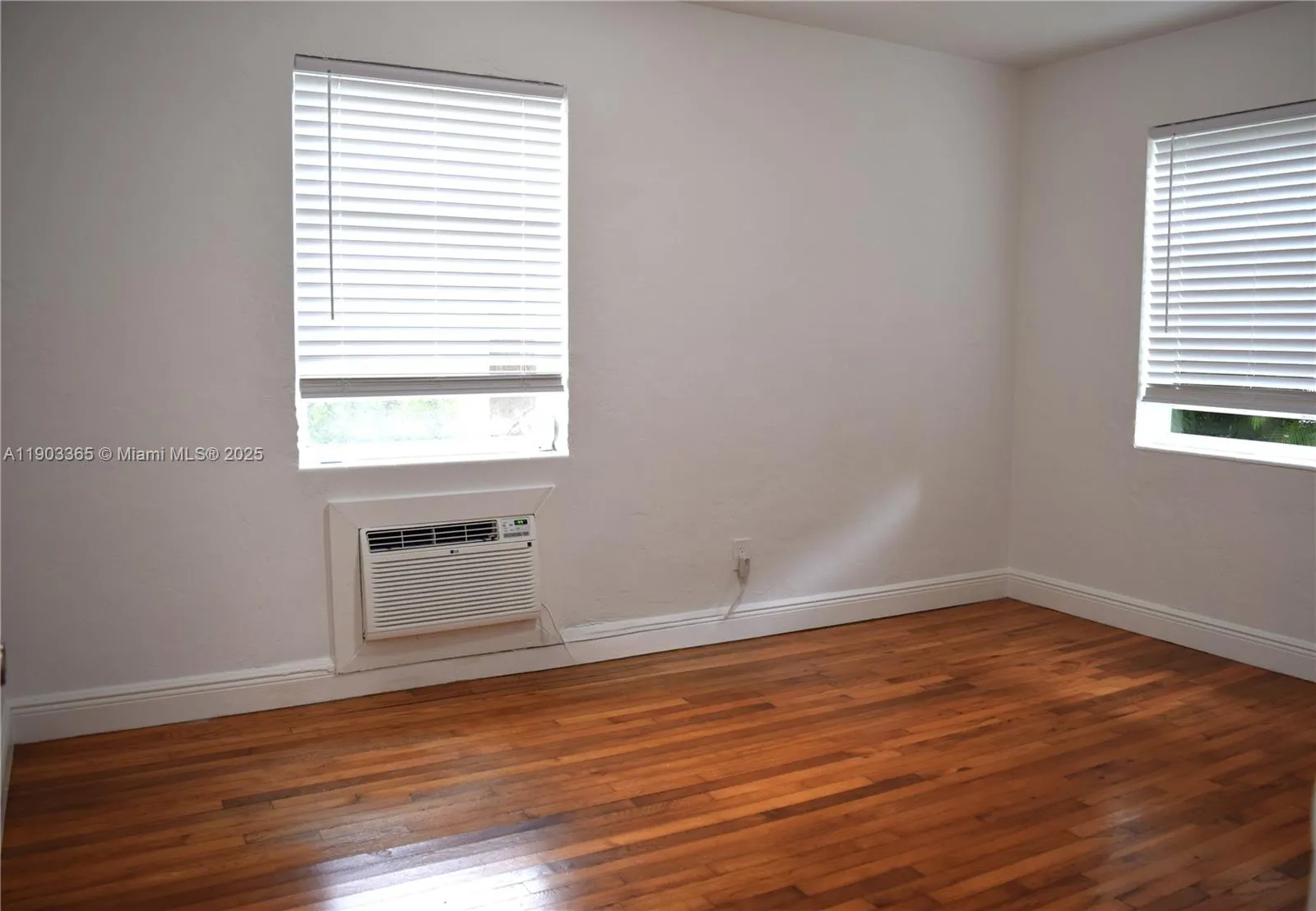 23 Phoenetia Ave, #1