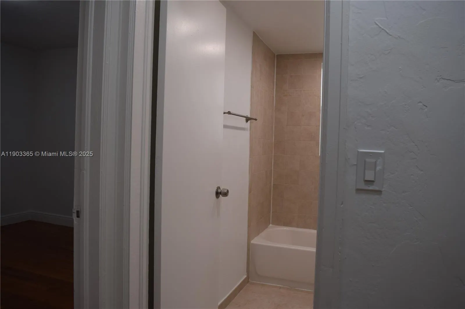 23 Phoenetia Ave, #1