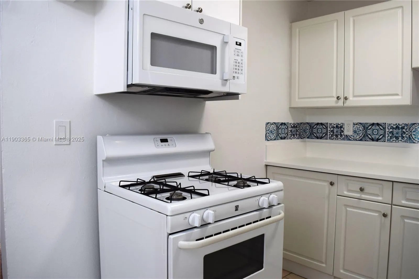 23 Phoenetia Ave, #1