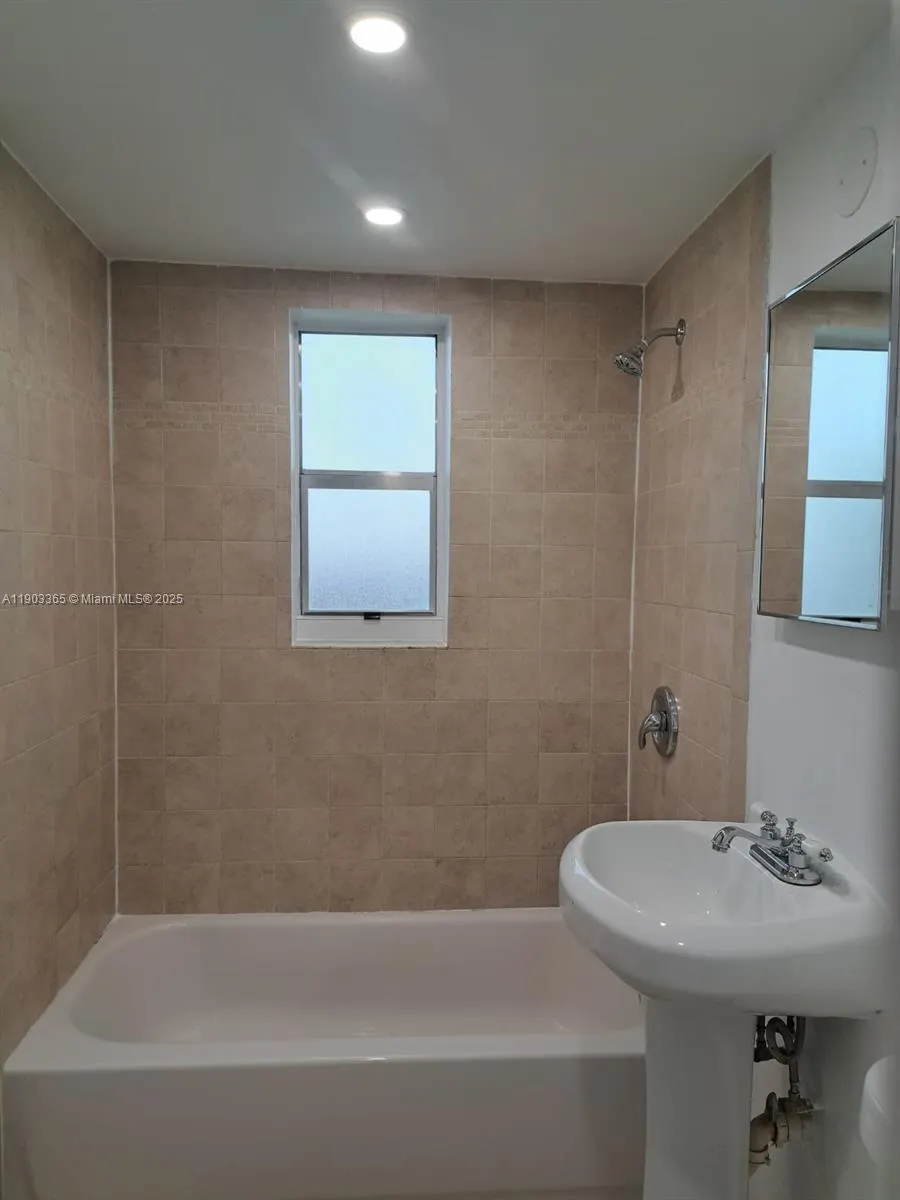 23 Phoenetia Ave, #1