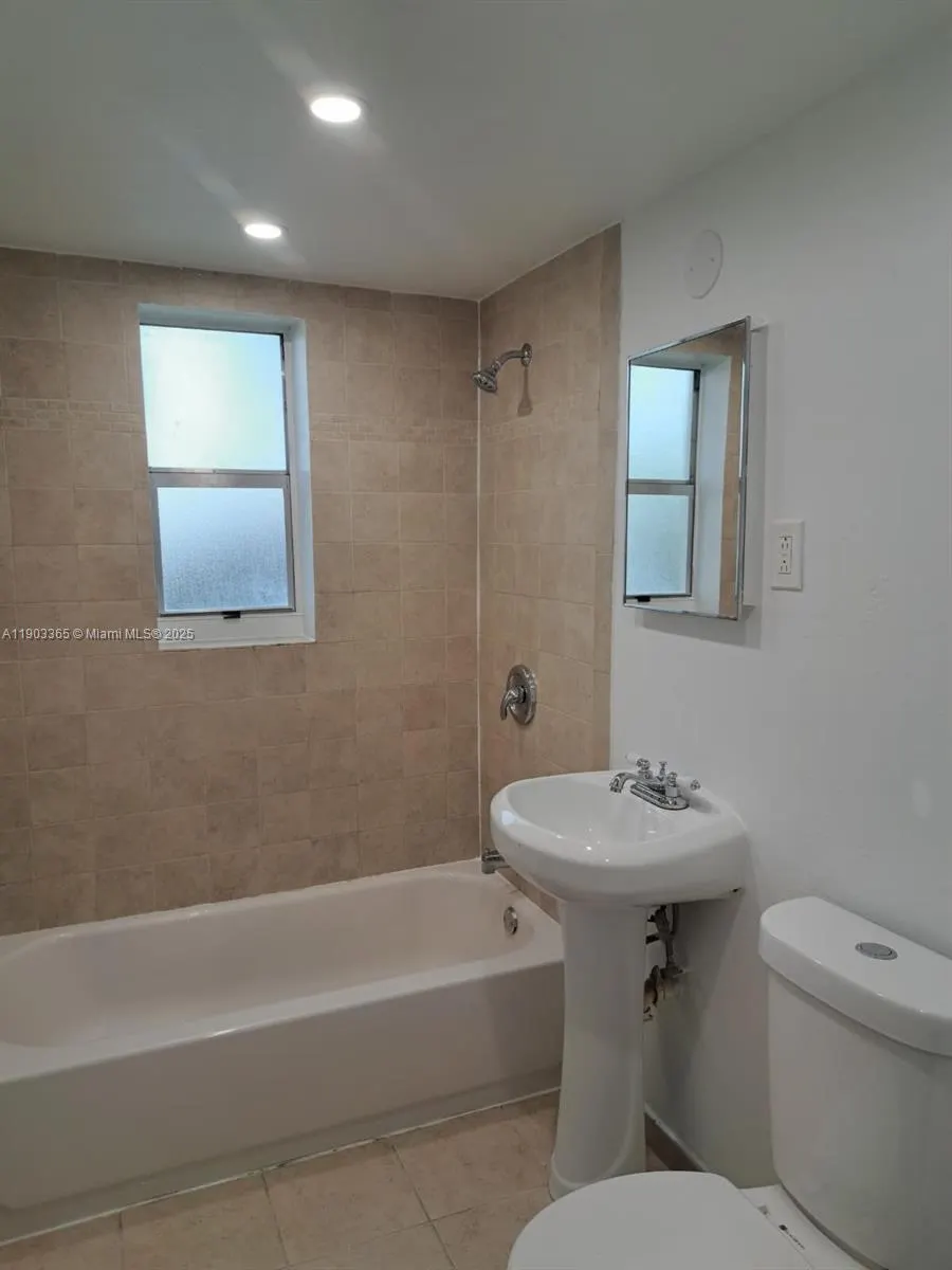 23 Phoenetia Ave, #1