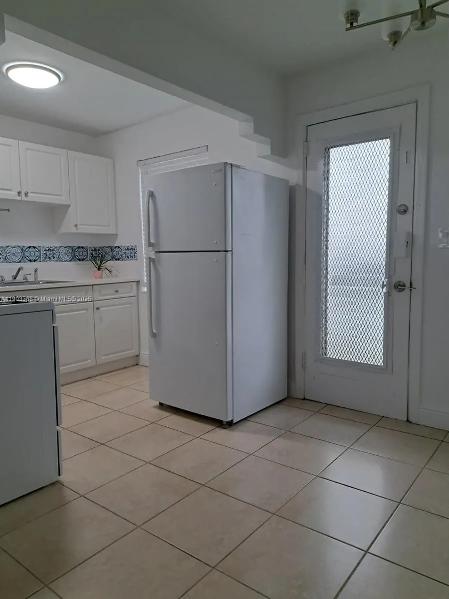 23 Phoenetia Ave, #1