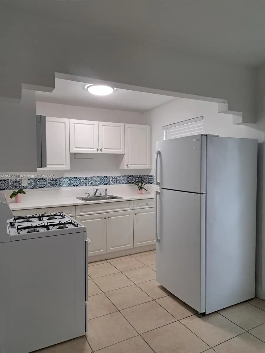 23 Phoenetia Ave, #1