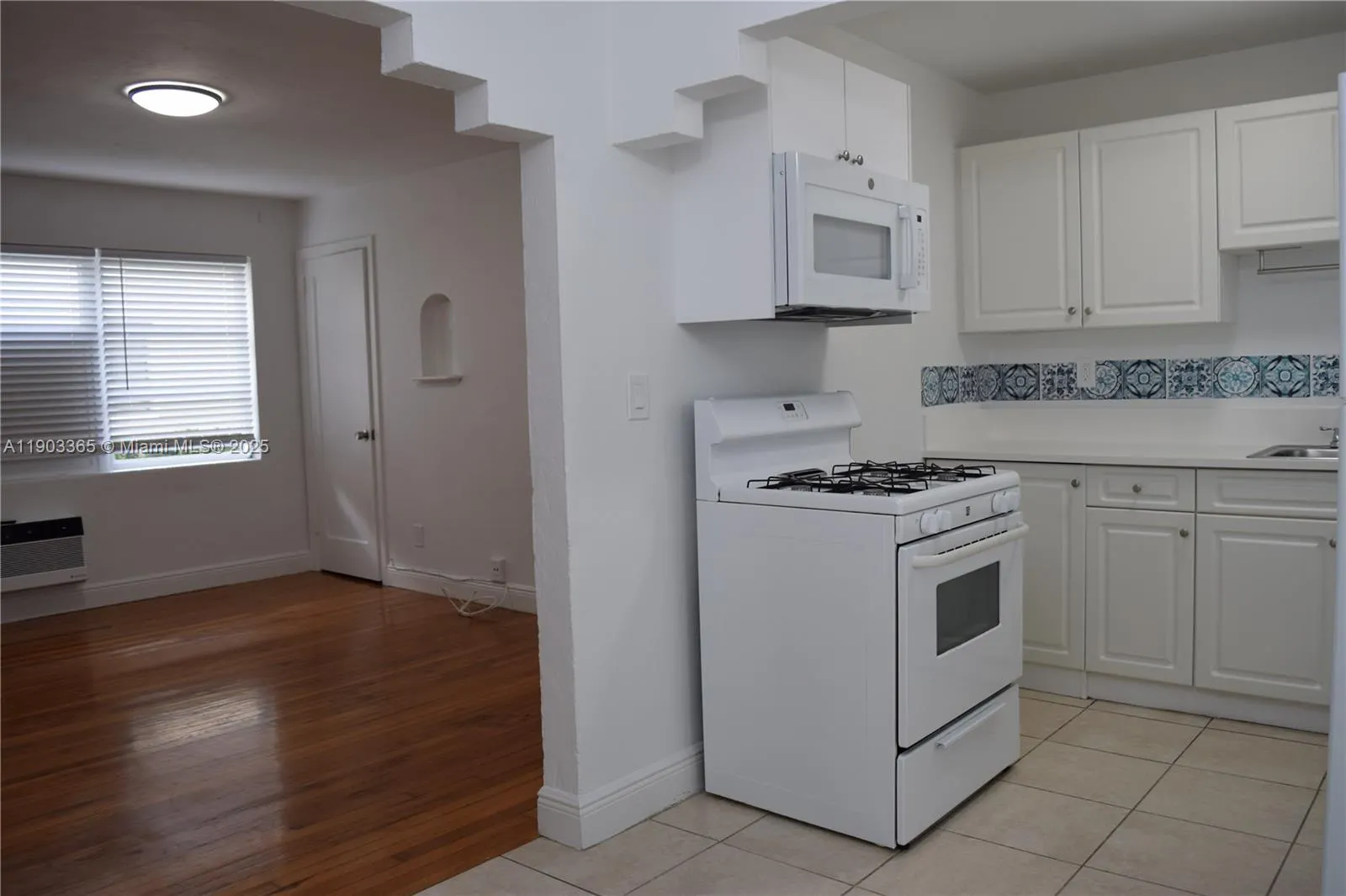 23 Phoenetia Ave, #1