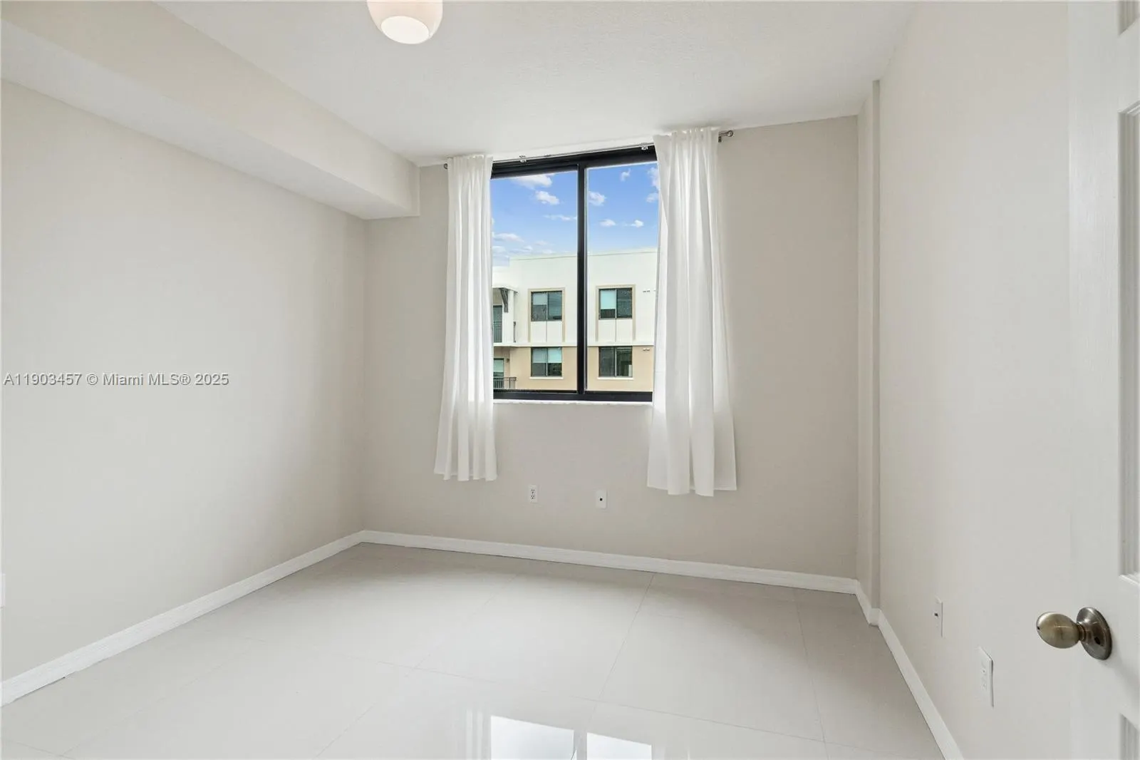 3590 Coral Way, #804