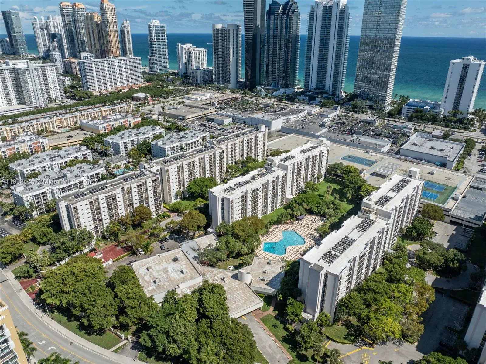 17021 N Bay Rd, #516