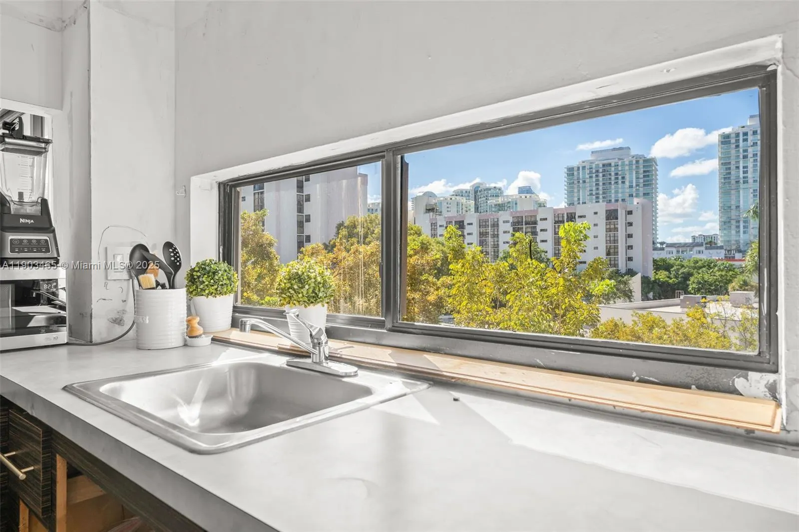 17021 N Bay Rd, #516