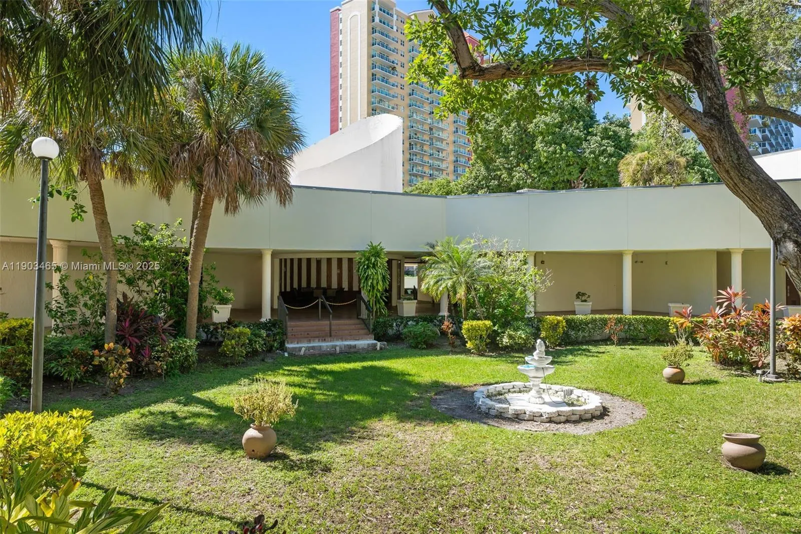 17021 N Bay Rd, #516