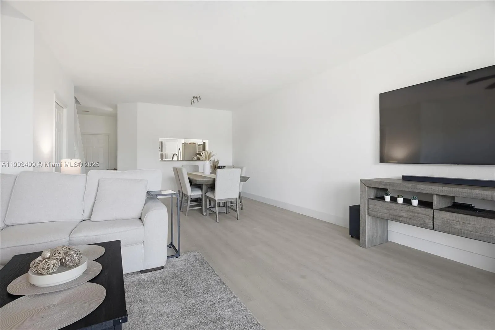 8231 SW 29th St, #103