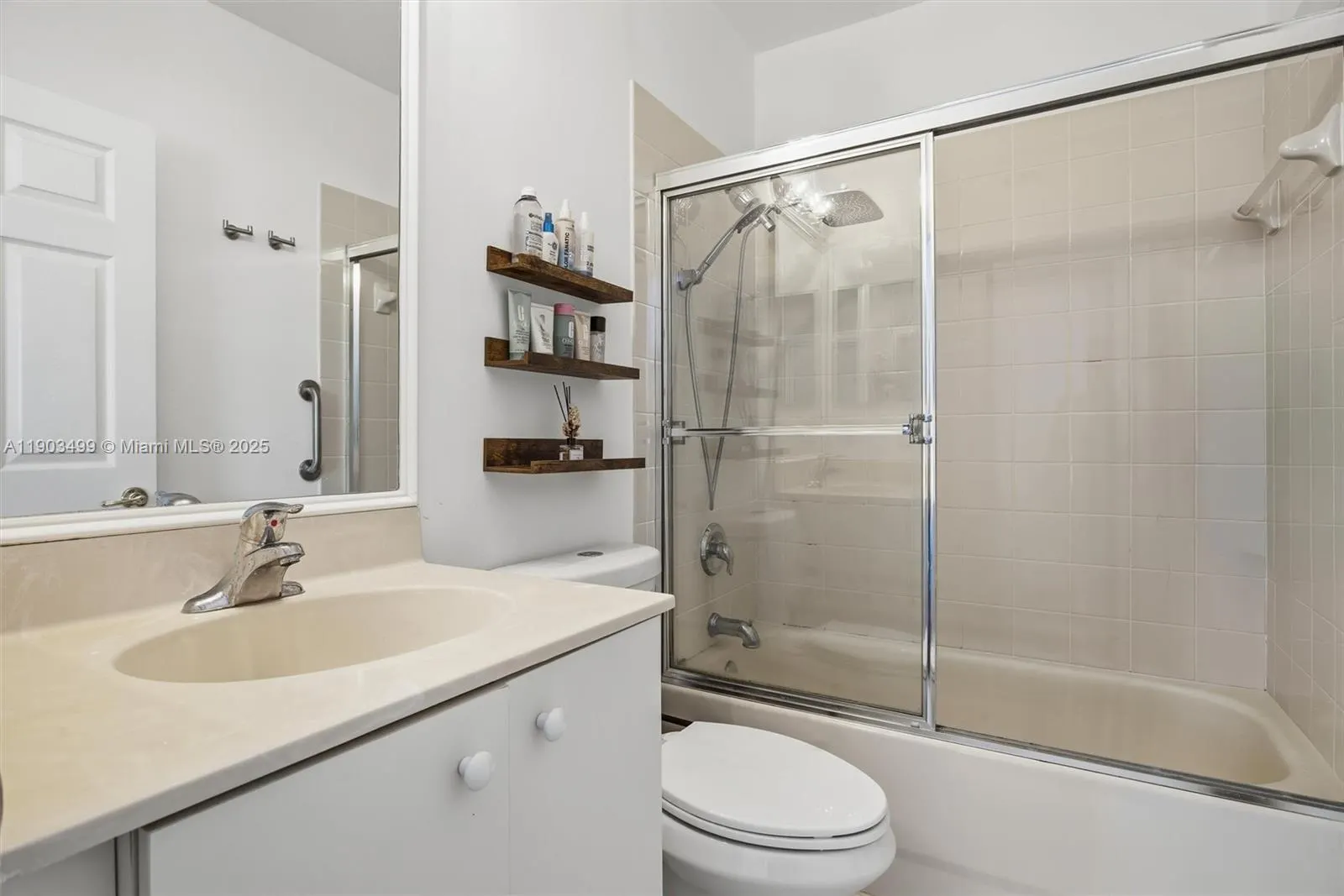 8231 SW 29th St, #103