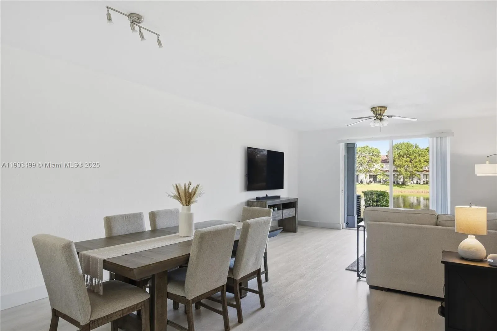 8231 SW 29th St, #103