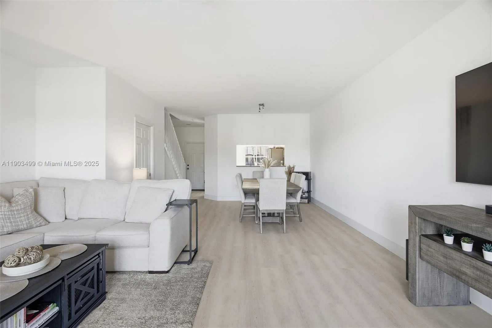 8231 SW 29th St, #103