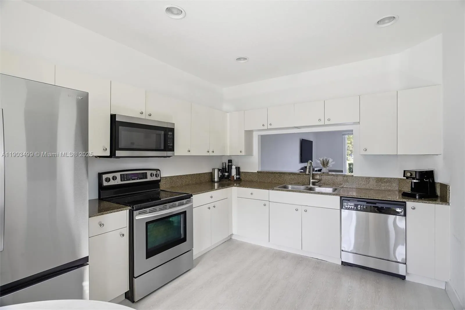 8231 SW 29th St, #103