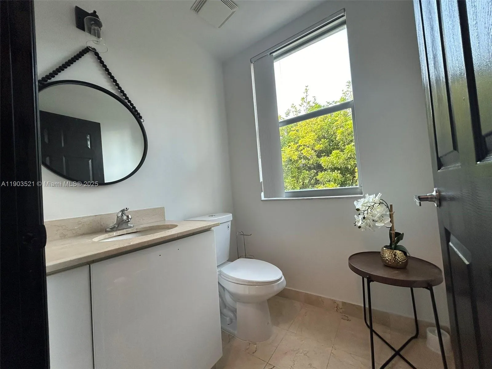 2142 Van Buren St, #501