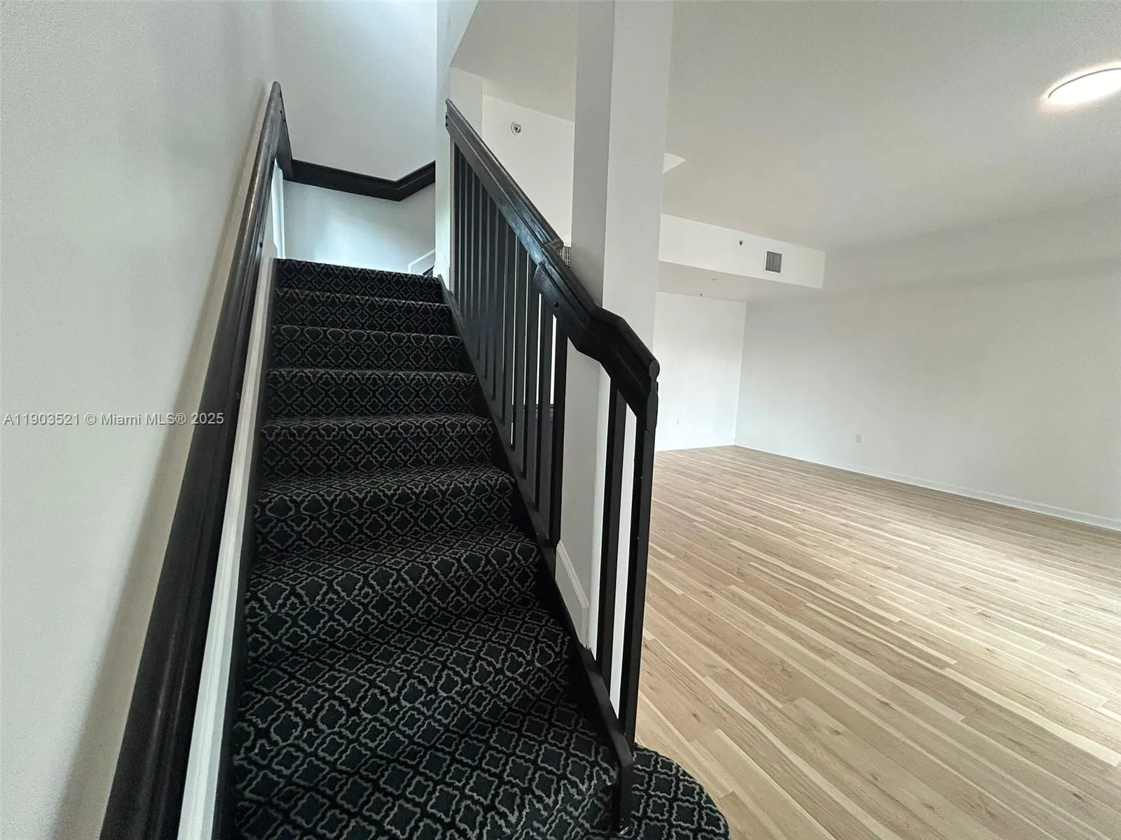 2142 Van Buren St, #501