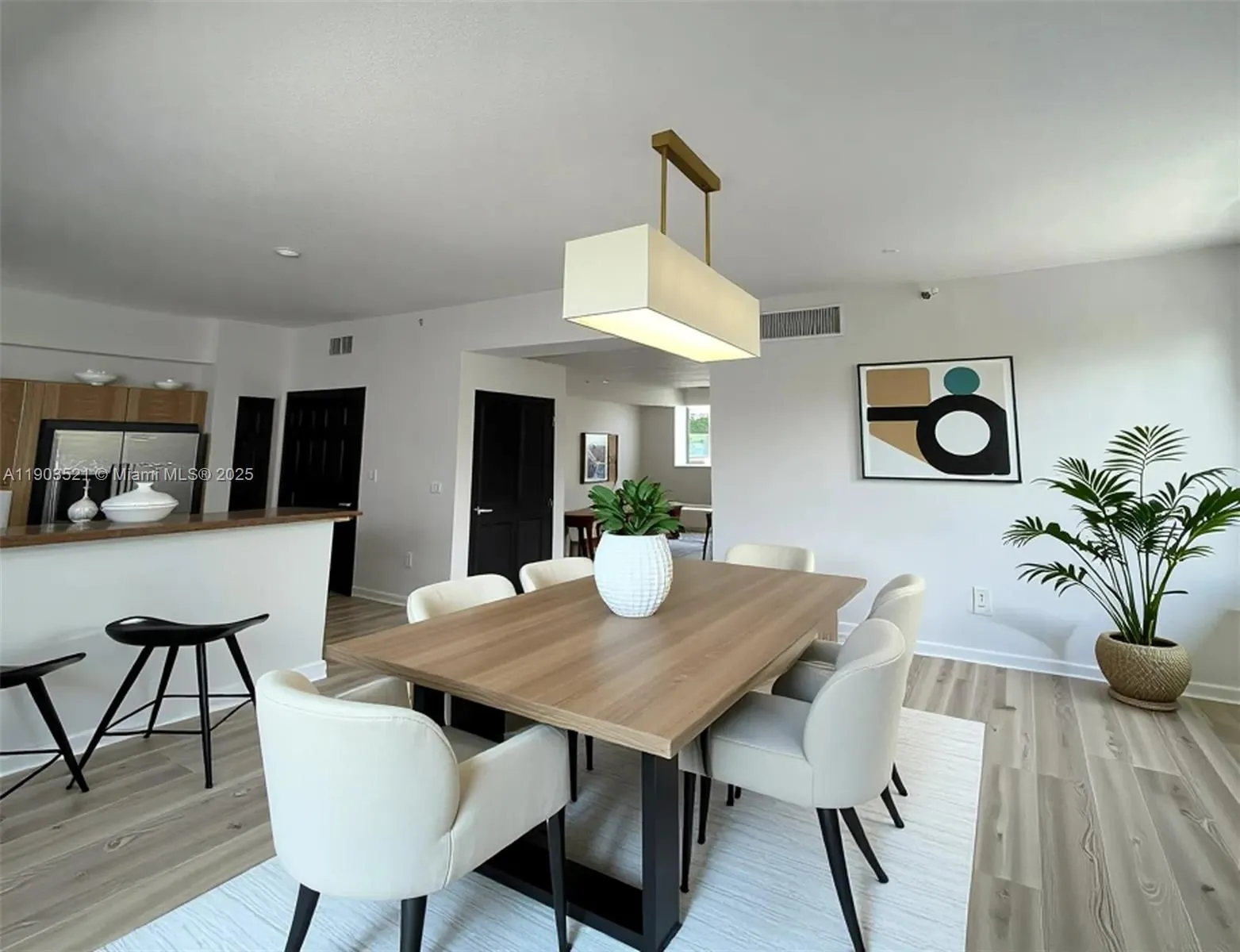 2142 Van Buren St, #501