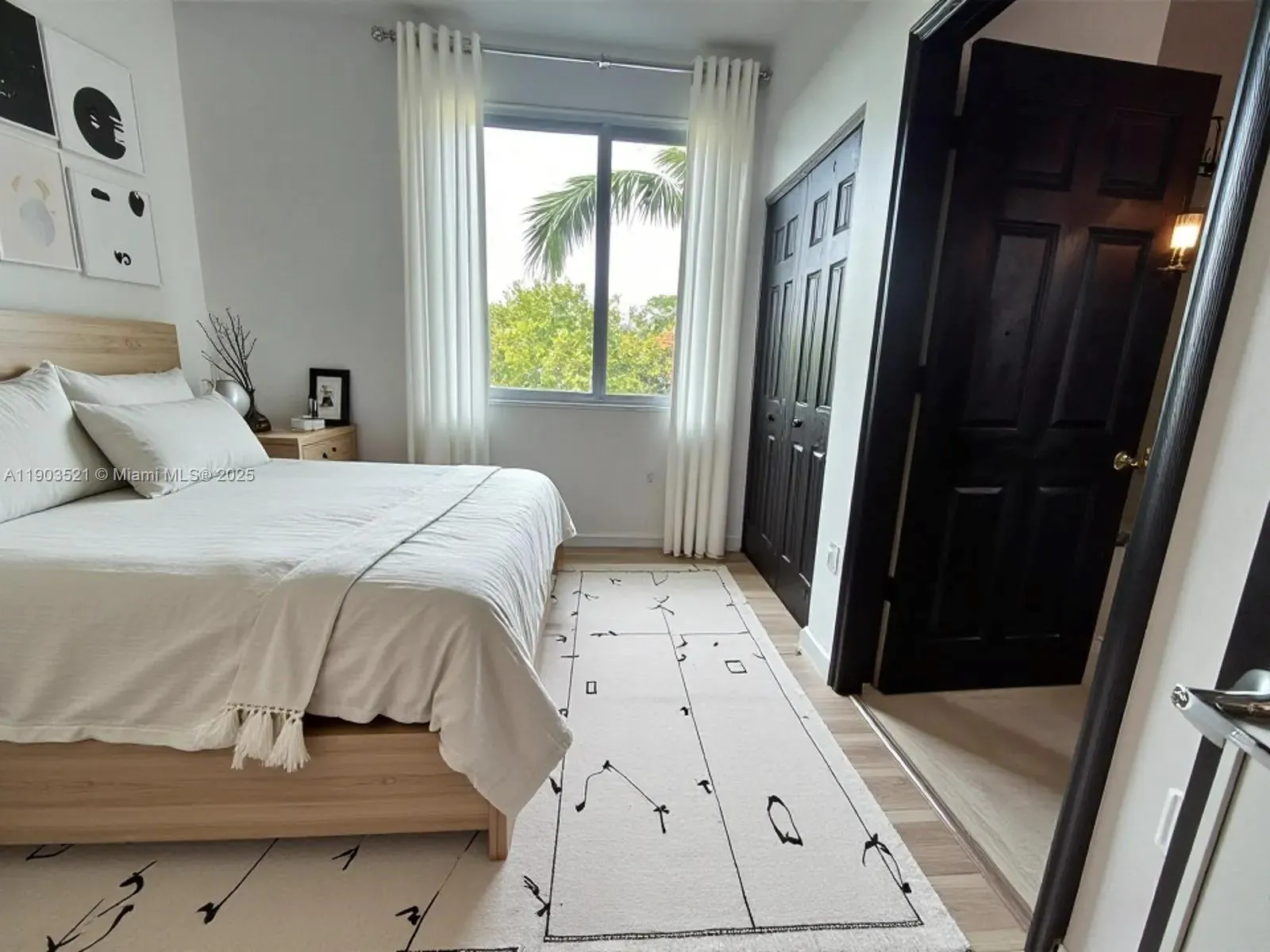 2142 Van Buren St, #501