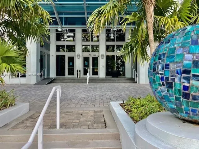 9401 Collins Ave, #306