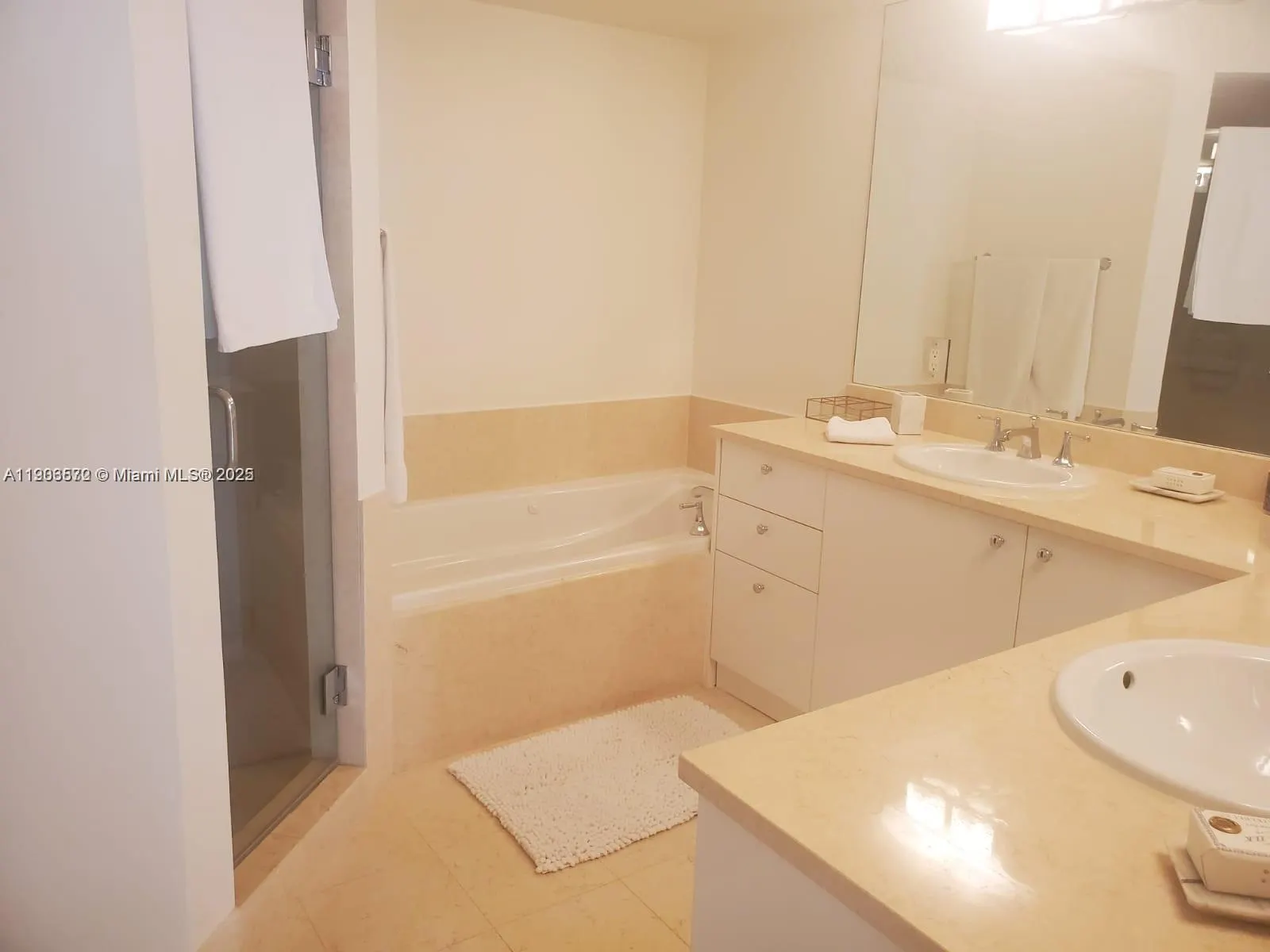 19900 E Country Club Dr, #607