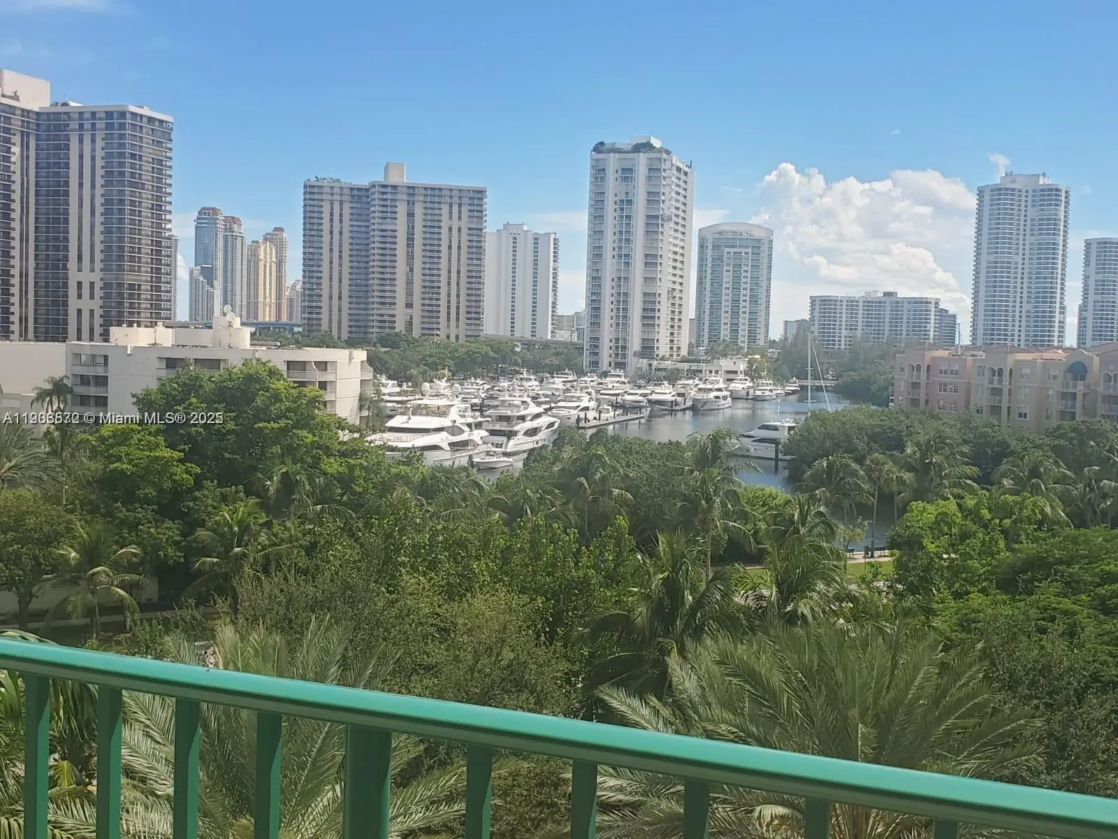 19900 E Country Club Dr, #607