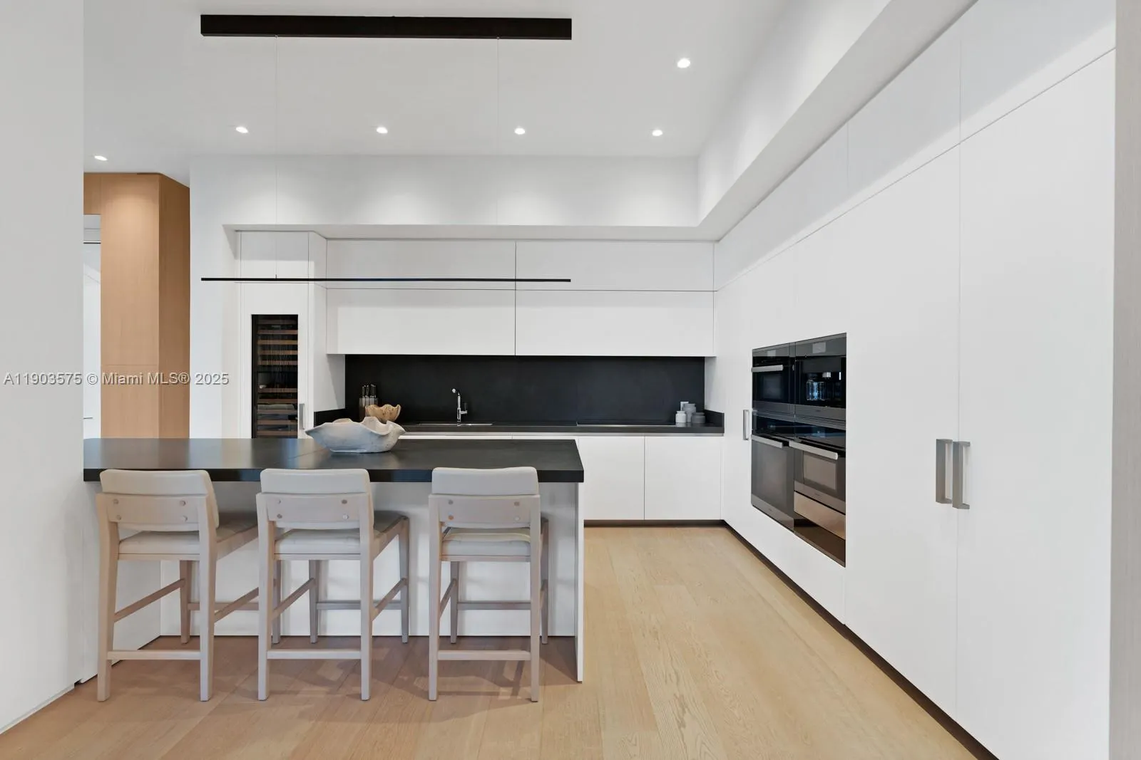 6800 Fisher Island Dr, #6811