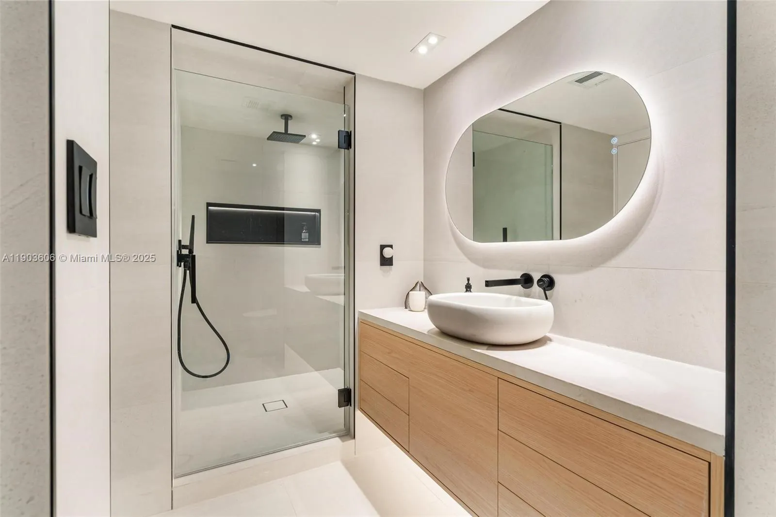 16485 Collins Ave, #2438