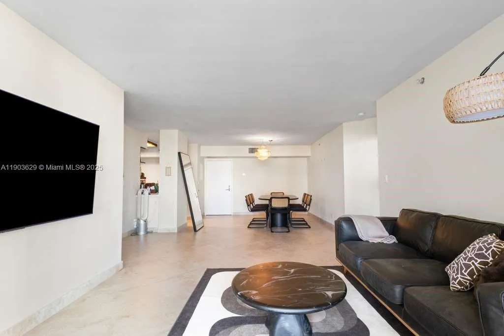 3600 Mystic Pointe Dr, #1209