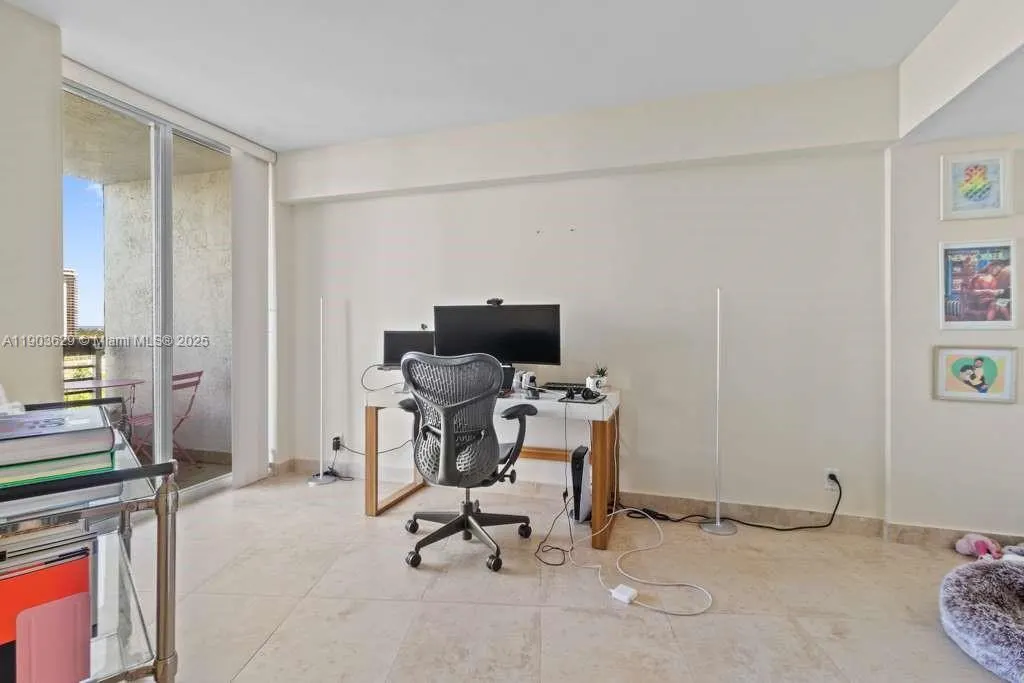 3600 Mystic Pointe Dr, #1209