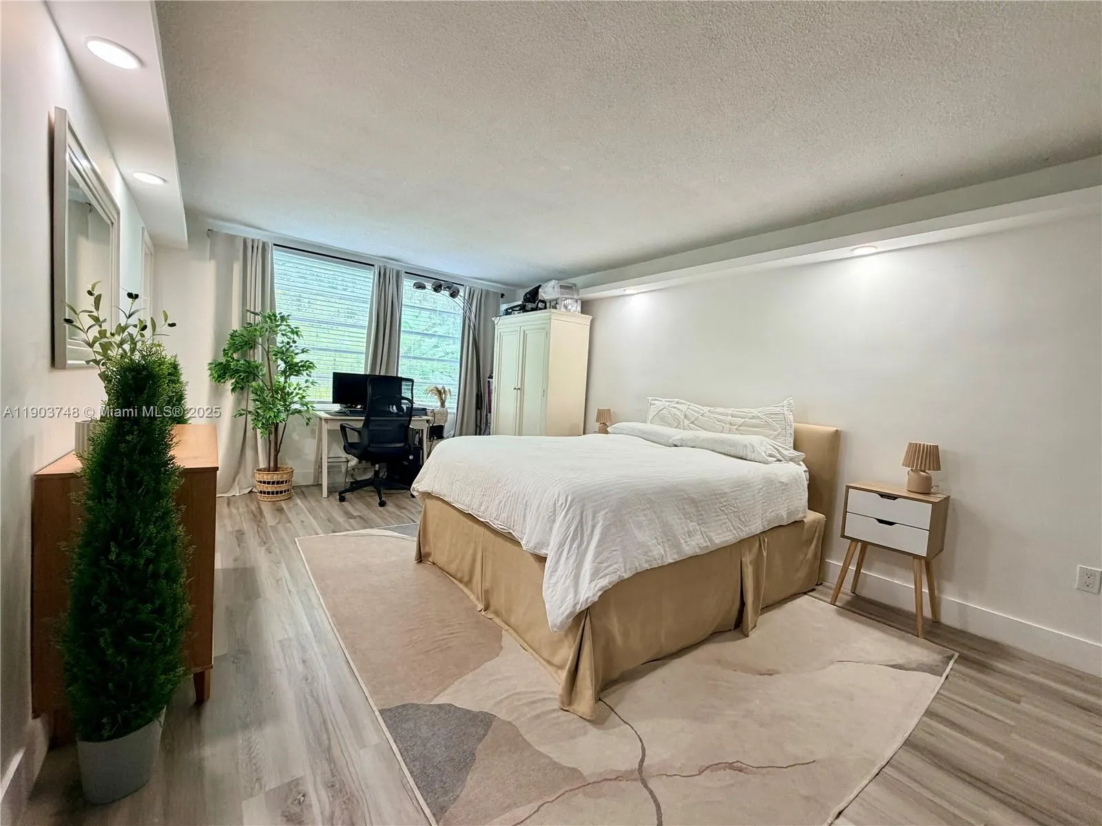 1101 NE 191st St, #H104