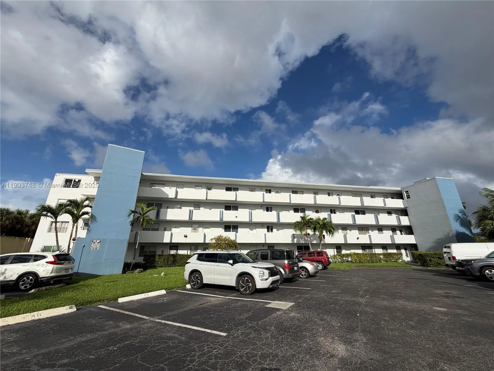 1101 NE 191st St, #H104