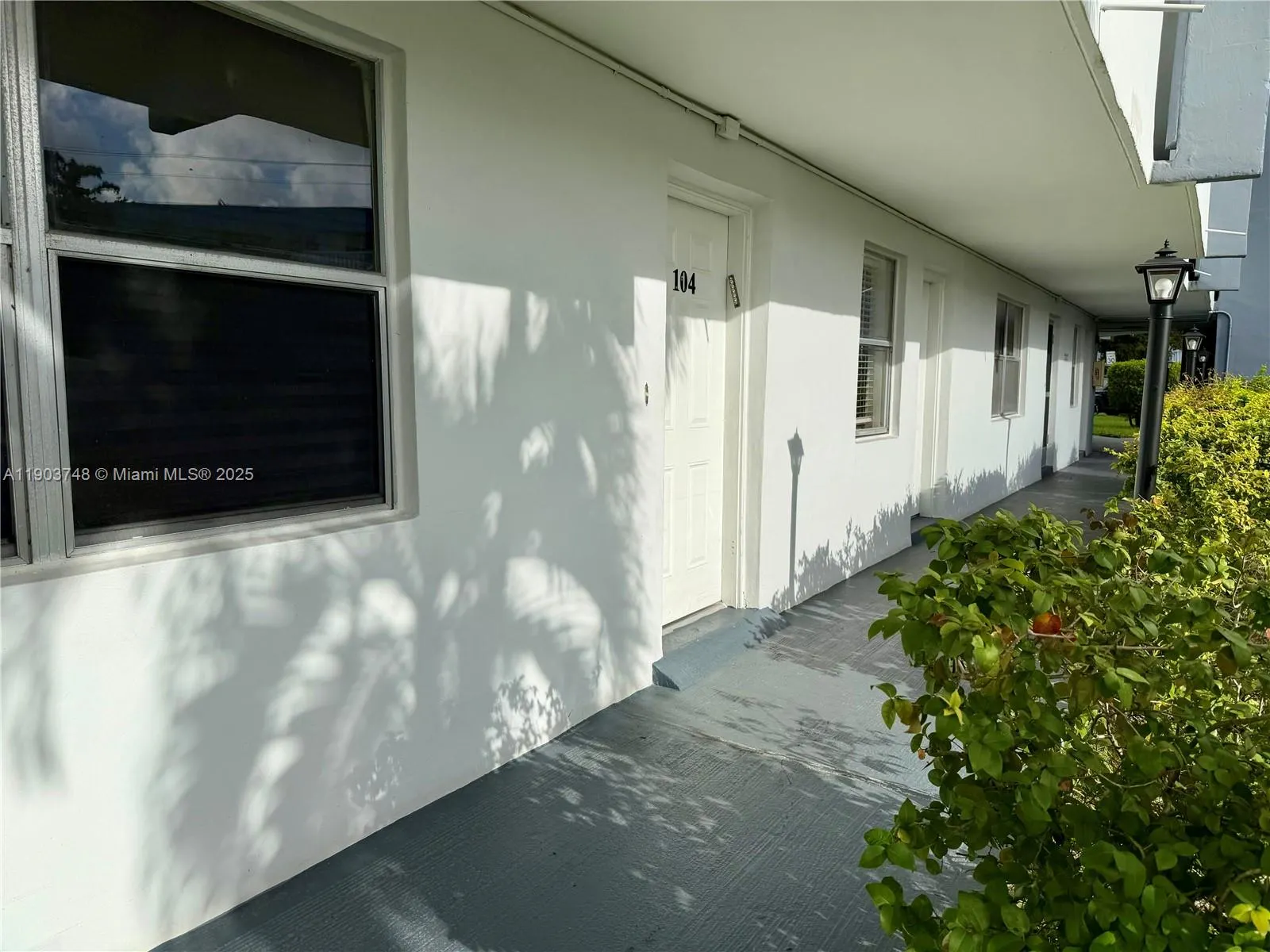 1101 NE 191st St, #H104