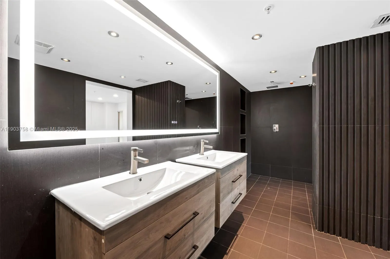 7744 Collins Ave, #20