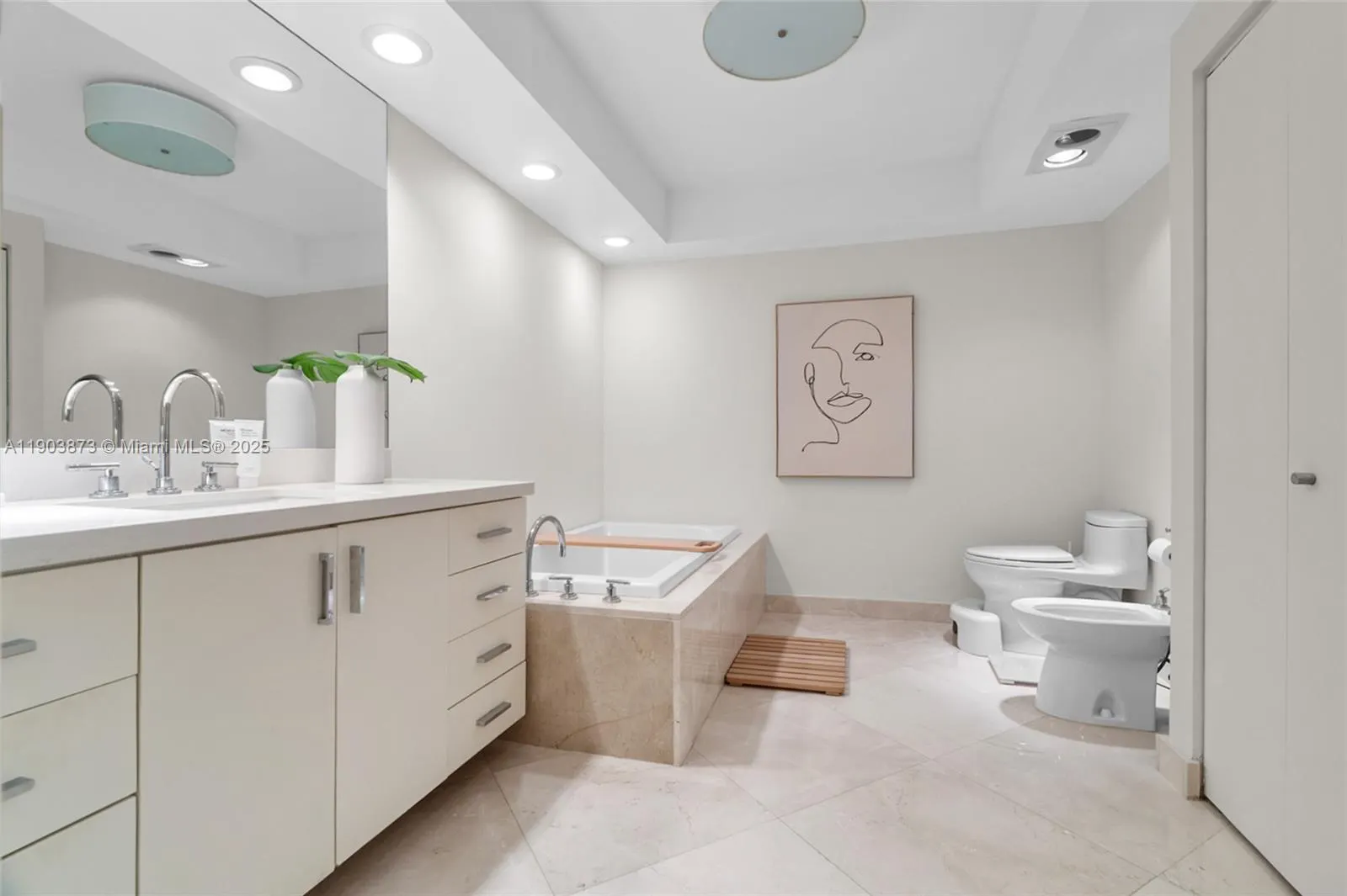 20281 E Country Club Dr, #M1