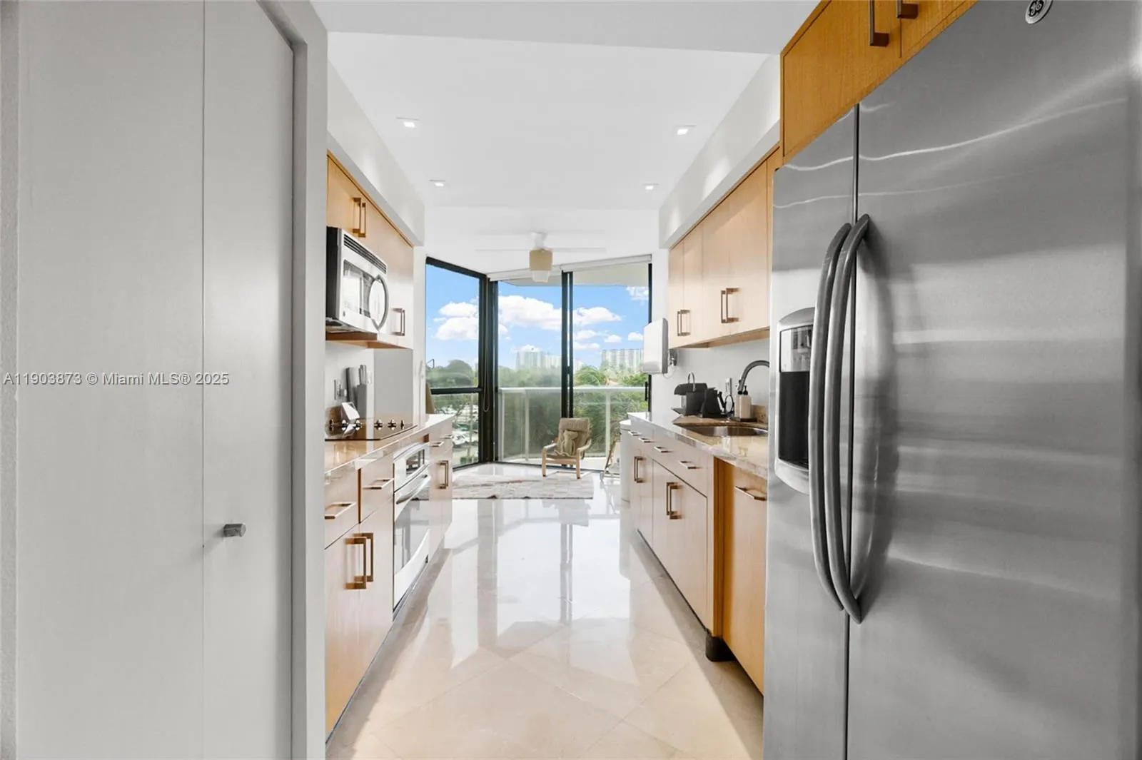 20281 E Country Club Dr, #M1