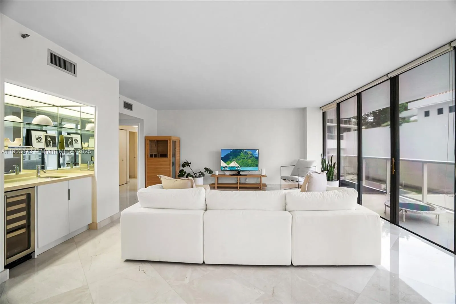 20281 E Country Club Dr, #M1