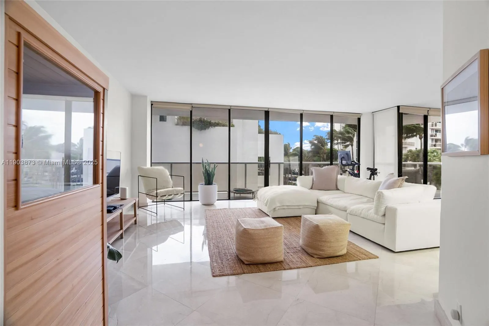 20281 E Country Club Dr, #M1