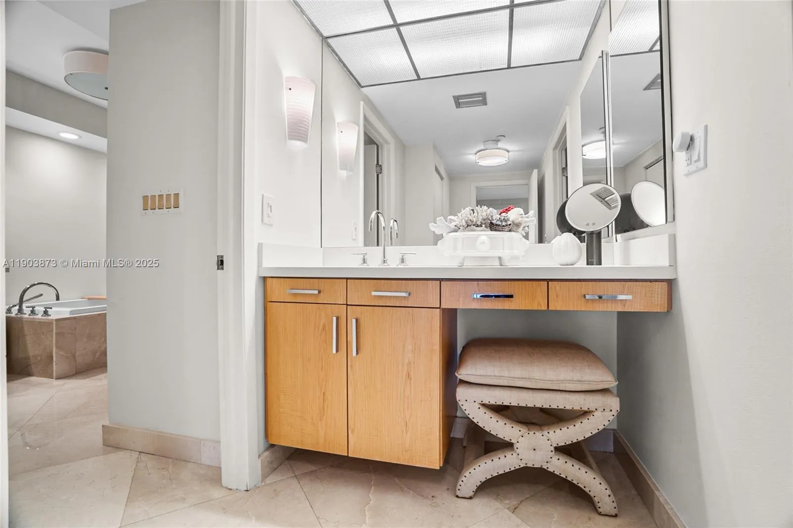 20281 E Country Club Dr, #M1